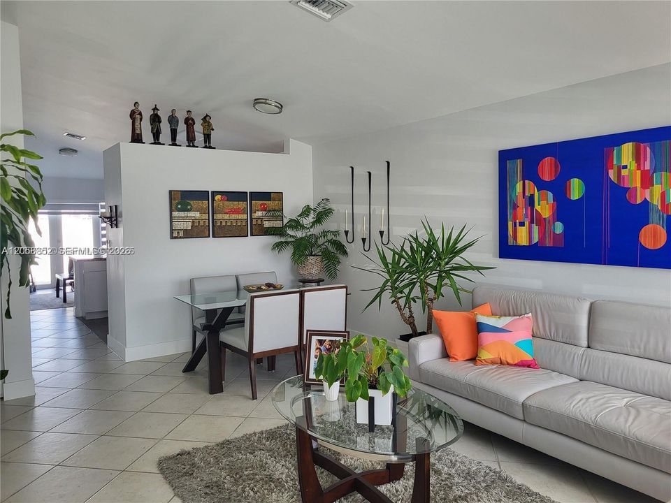 Active With Contract: $3,100 (3 beds, 2 baths, 1276 Square Feet)
