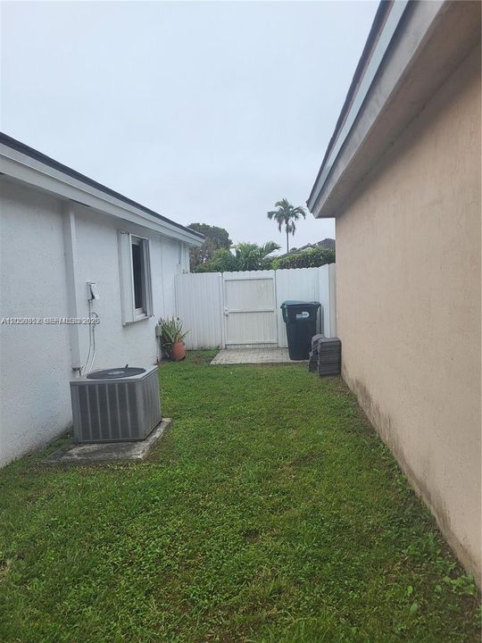 Active With Contract: $3,100 (3 beds, 2 baths, 1276 Square Feet)