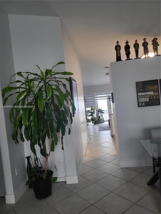 Active With Contract: $3,100 (3 beds, 2 baths, 1276 Square Feet)