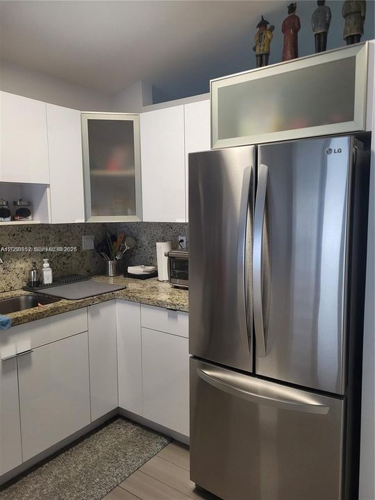 Active With Contract: $3,100 (3 beds, 2 baths, 1276 Square Feet)
