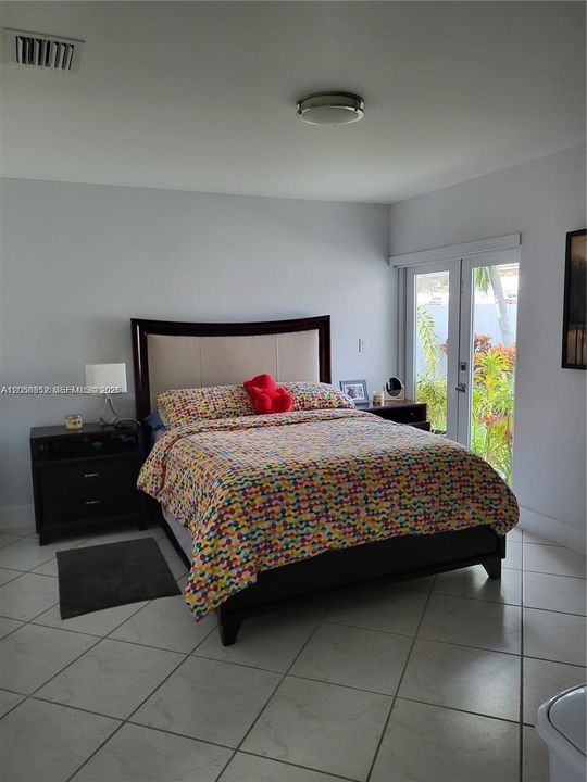Active With Contract: $3,100 (3 beds, 2 baths, 1276 Square Feet)
