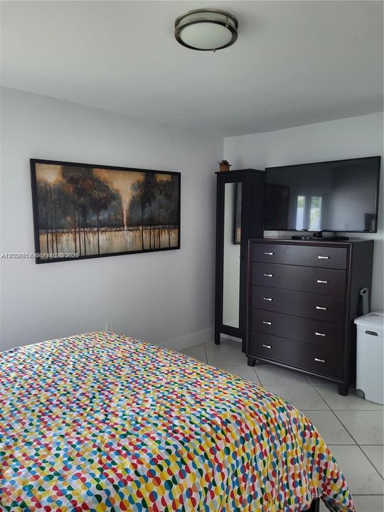 Active With Contract: $3,100 (3 beds, 2 baths, 1276 Square Feet)