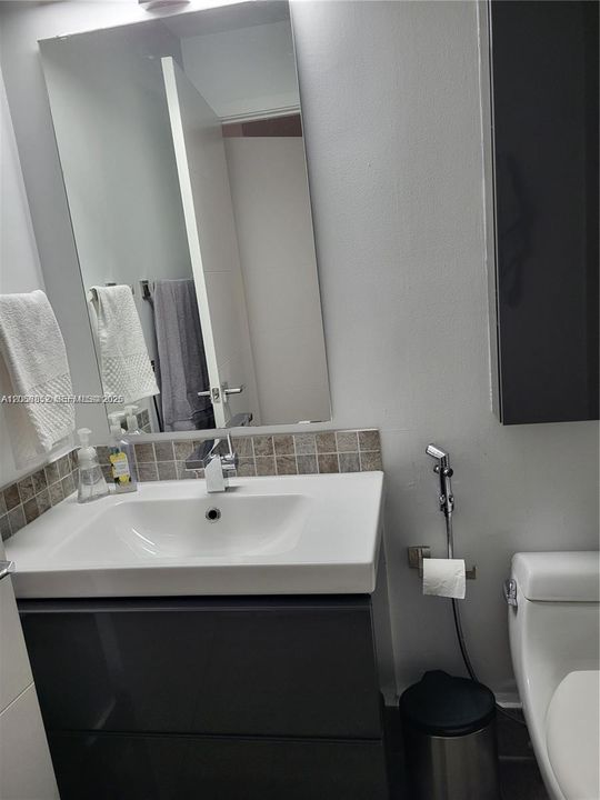 Active With Contract: $3,100 (3 beds, 2 baths, 1276 Square Feet)