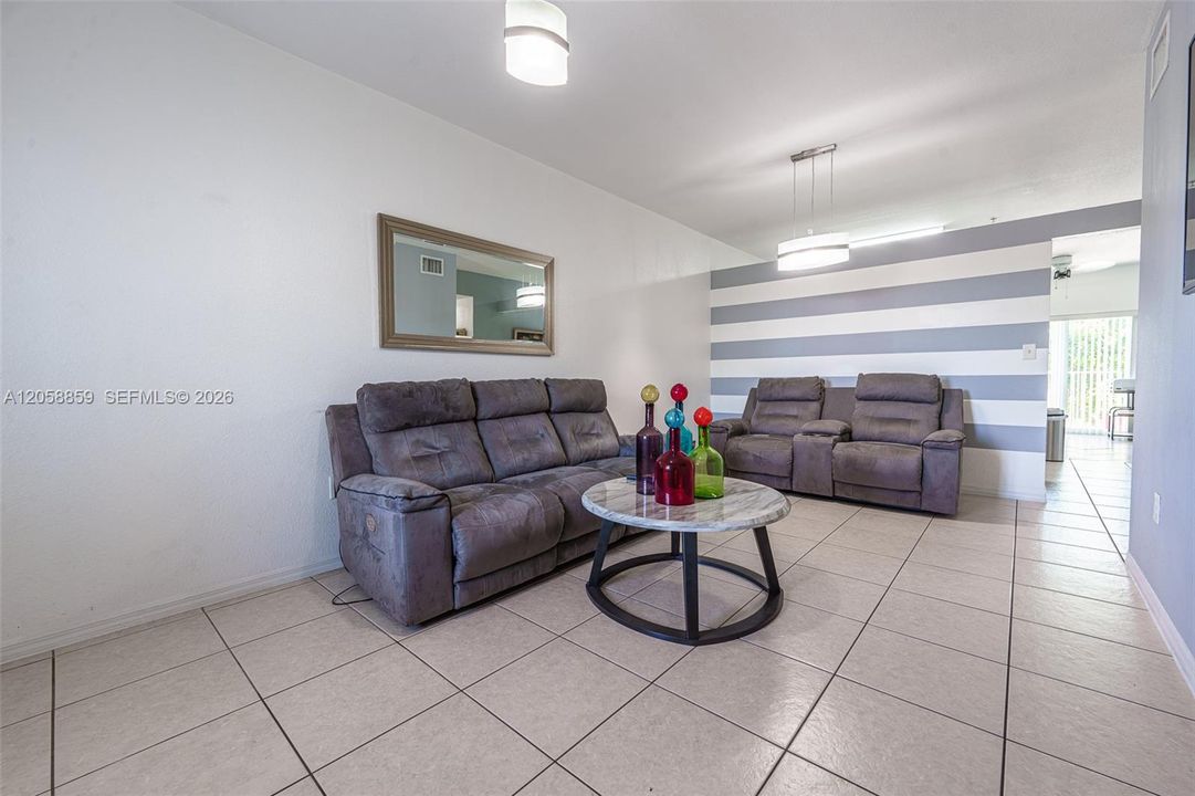 В аренду: $2,600 (3 спален, 2 ванн, 1186 Квадратных фут)