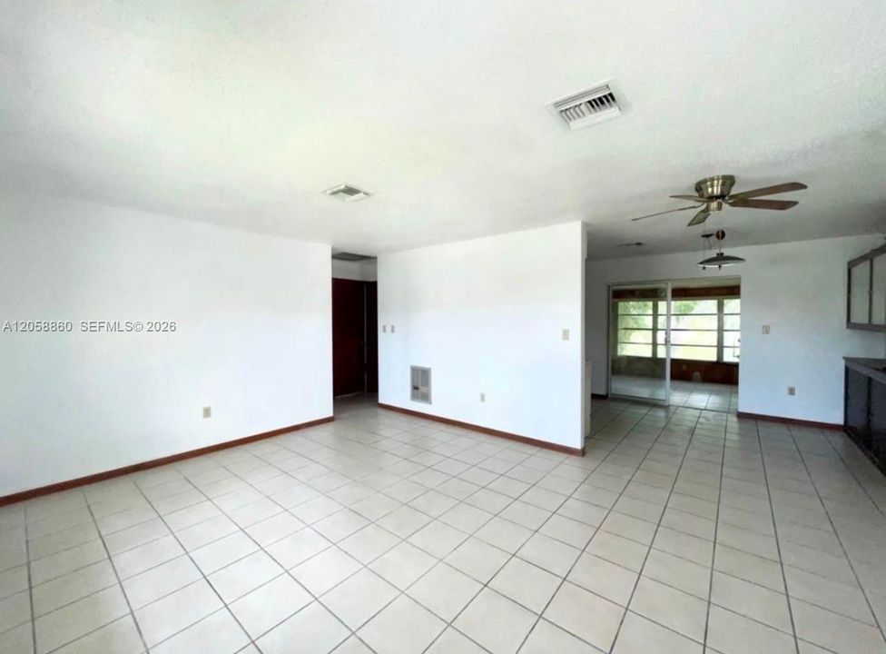 В аренду: $1,750 (3 спален, 2 ванн, 1357 Квадратных фут)