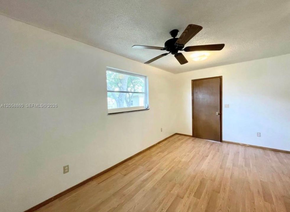 В аренду: $1,750 (3 спален, 2 ванн, 1357 Квадратных фут)