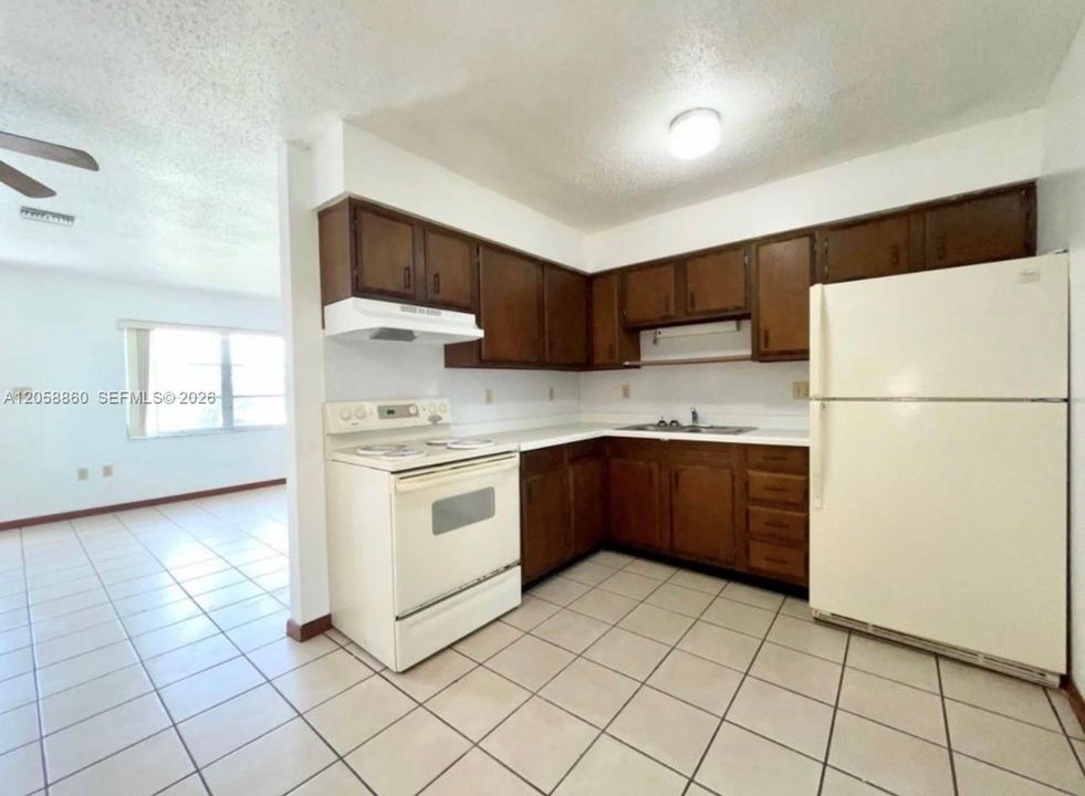 В аренду: $1,750 (3 спален, 2 ванн, 1357 Квадратных фут)