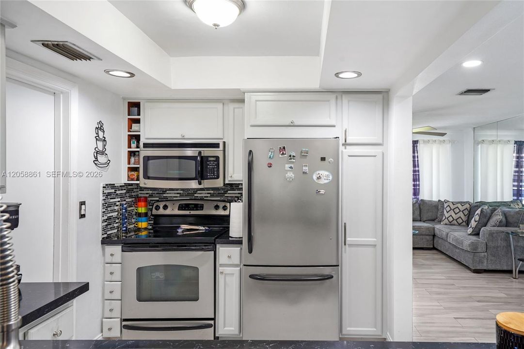 На продажу: $399,000 (3 спален, 2 ванн, 1298 Квадратных фут)