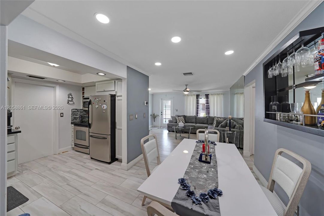 На продажу: $399,000 (3 спален, 2 ванн, 1298 Квадратных фут)