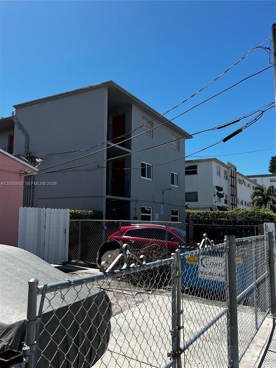 For Rent: $1,800 (2 beds, 1 baths, 648 Square Feet)