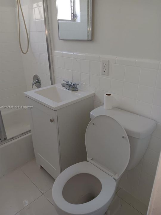 For Rent: $1,800 (2 beds, 1 baths, 648 Square Feet)
