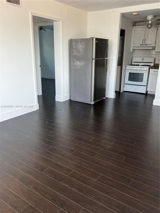 For Rent: $1,800 (2 beds, 1 baths, 648 Square Feet)