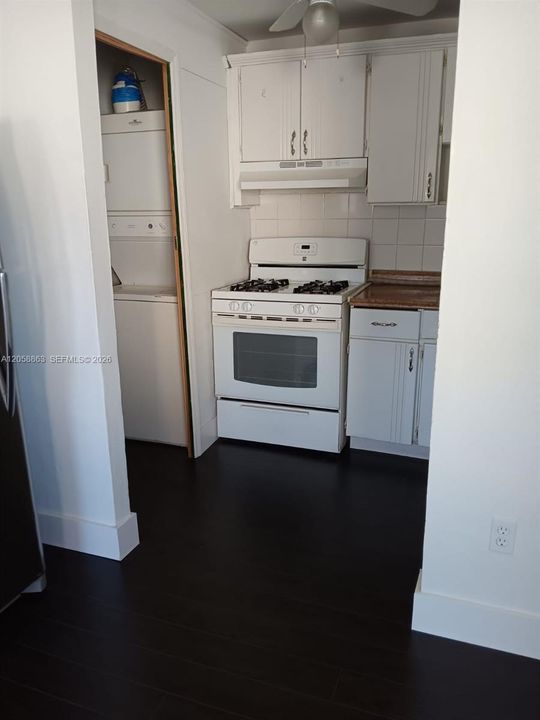 For Rent: $1,800 (2 beds, 1 baths, 648 Square Feet)