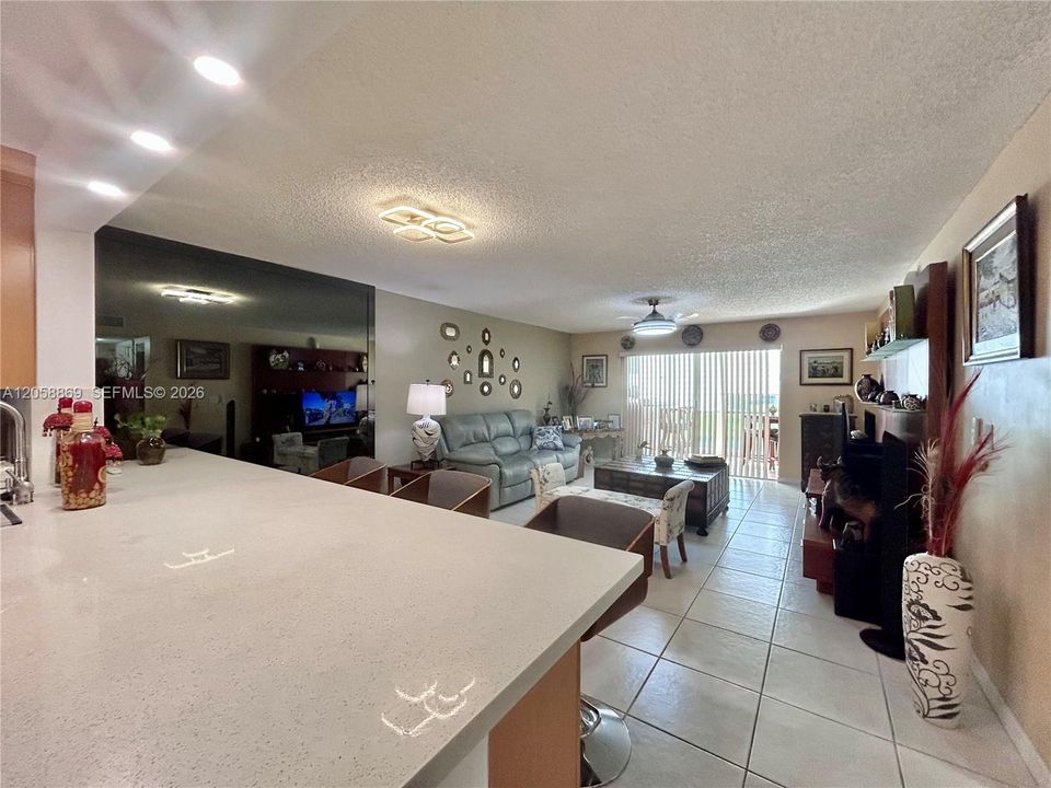 For Sale: $270,000 (2 beds, 2 baths, 1190 Square Feet)