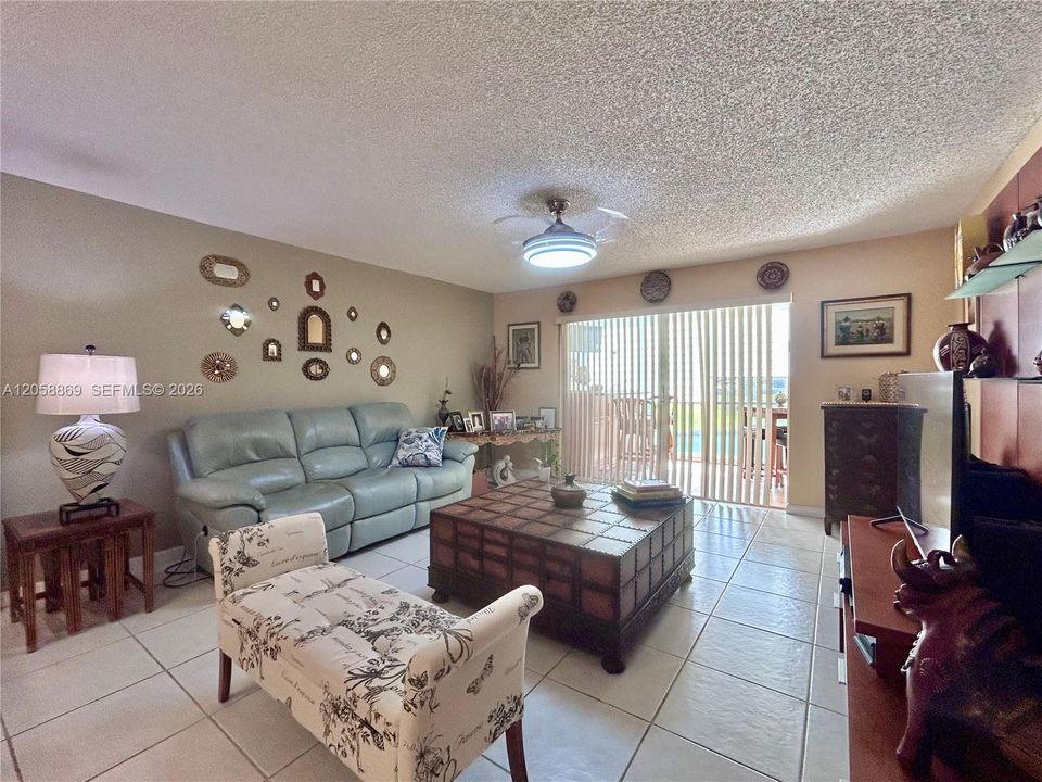 For Sale: $270,000 (2 beds, 2 baths, 1190 Square Feet)