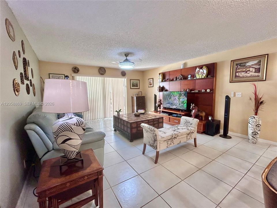 For Sale: $270,000 (2 beds, 2 baths, 1190 Square Feet)