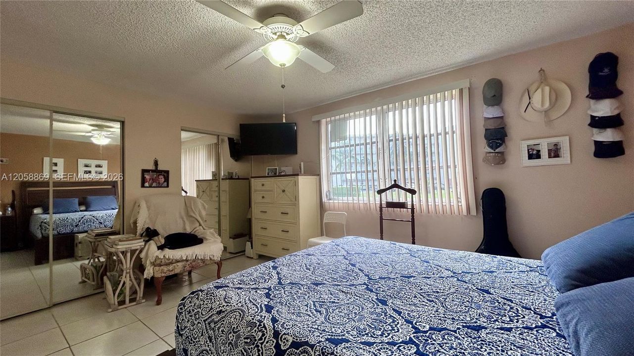 For Sale: $270,000 (2 beds, 2 baths, 1190 Square Feet)