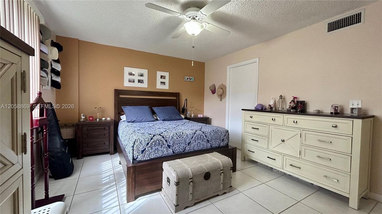 For Sale: $270,000 (2 beds, 2 baths, 1190 Square Feet)