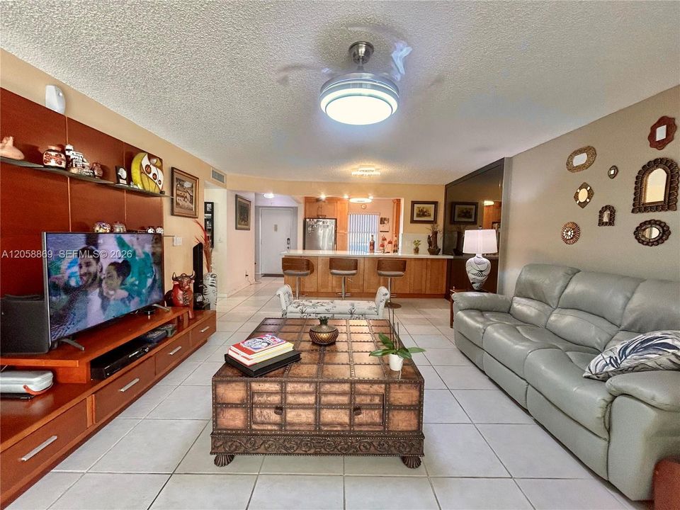 For Sale: $270,000 (2 beds, 2 baths, 1190 Square Feet)