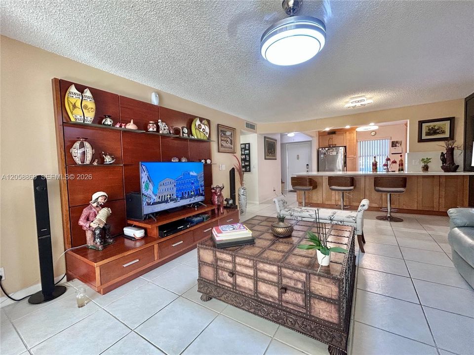 For Sale: $270,000 (2 beds, 2 baths, 1190 Square Feet)