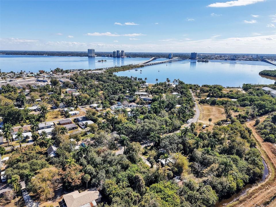На продажу: $149,000 (2 спален, 1 ванн, 1048 Квадратных фут)