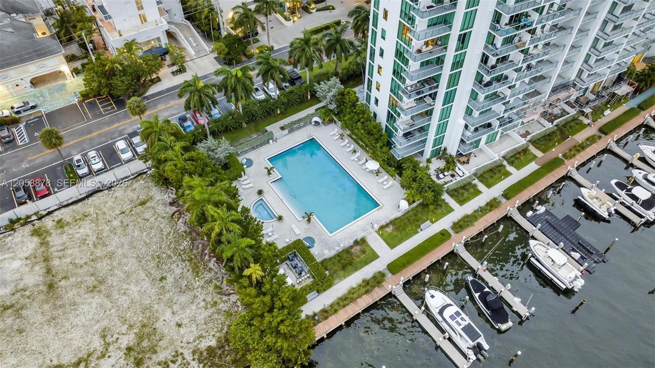 На продажу: $1,099,000 (3 спален, 3 ванн, 1358 Квадратных фут)