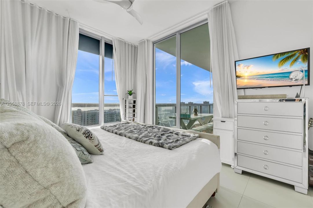 На продажу: $1,099,000 (3 спален, 3 ванн, 1358 Квадратных фут)