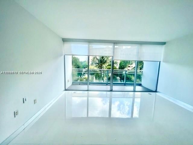 For Rent: $2,570 (0 beds, 1 baths, 779 Square Feet)