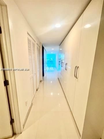 For Rent: $2,570 (0 beds, 1 baths, 779 Square Feet)