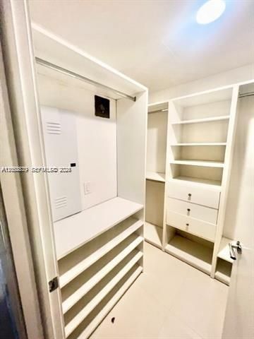 For Rent: $2,570 (0 beds, 1 baths, 779 Square Feet)