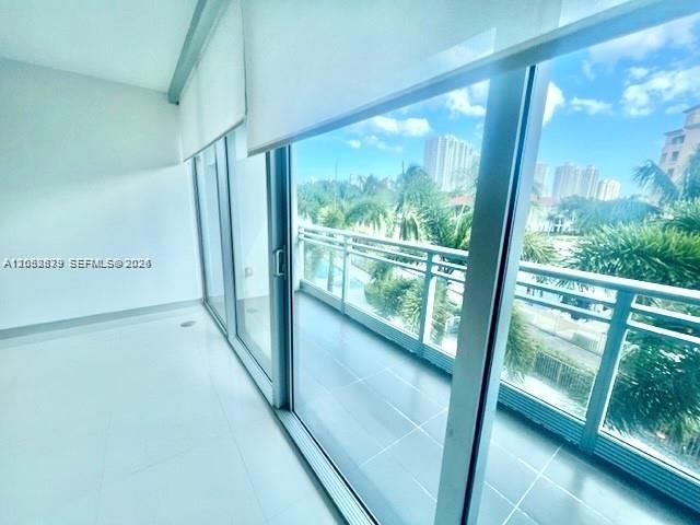 For Rent: $2,570 (0 beds, 1 baths, 779 Square Feet)
