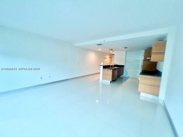 For Rent: $2,570 (0 beds, 1 baths, 779 Square Feet)