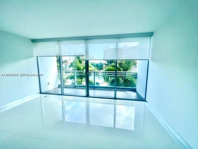 For Rent: $2,570 (0 beds, 1 baths, 779 Square Feet)