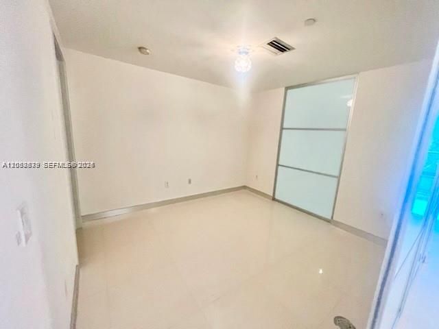 For Rent: $2,570 (0 beds, 1 baths, 779 Square Feet)