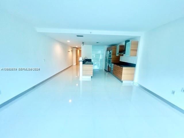 For Rent: $2,570 (0 beds, 1 baths, 779 Square Feet)