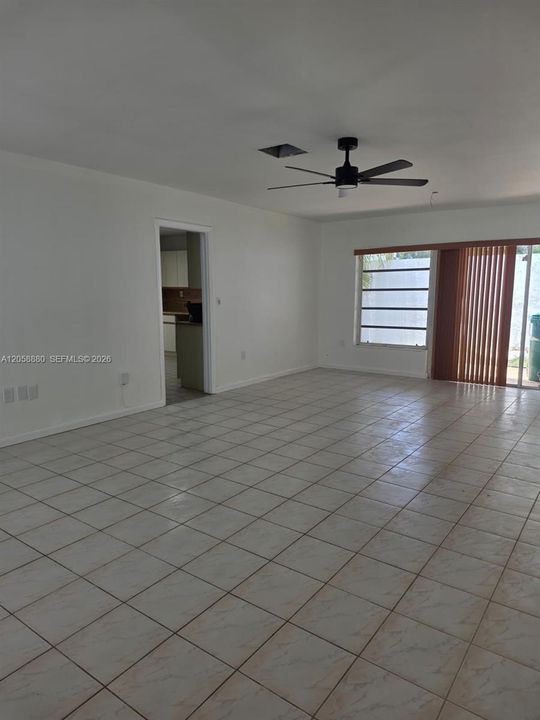 Activo con contrato: $3,800 (3 camas, 2 baños, 1520 Pies cuadrados)
