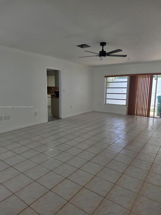 Activo con contrato: $3,800 (3 camas, 2 baños, 1520 Pies cuadrados)