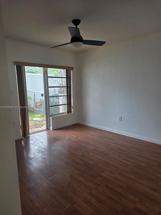 Activo con contrato: $3,800 (3 camas, 2 baños, 1520 Pies cuadrados)