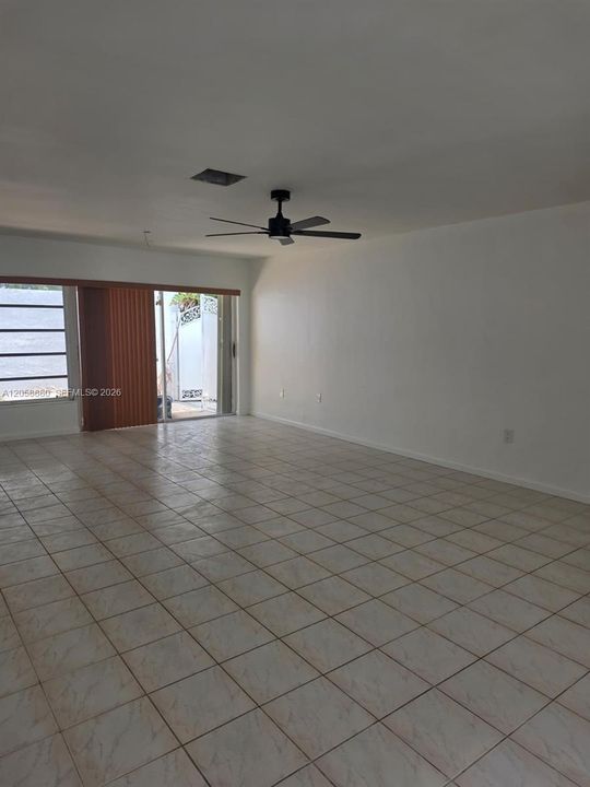 Activo con contrato: $3,800 (3 camas, 2 baños, 1520 Pies cuadrados)