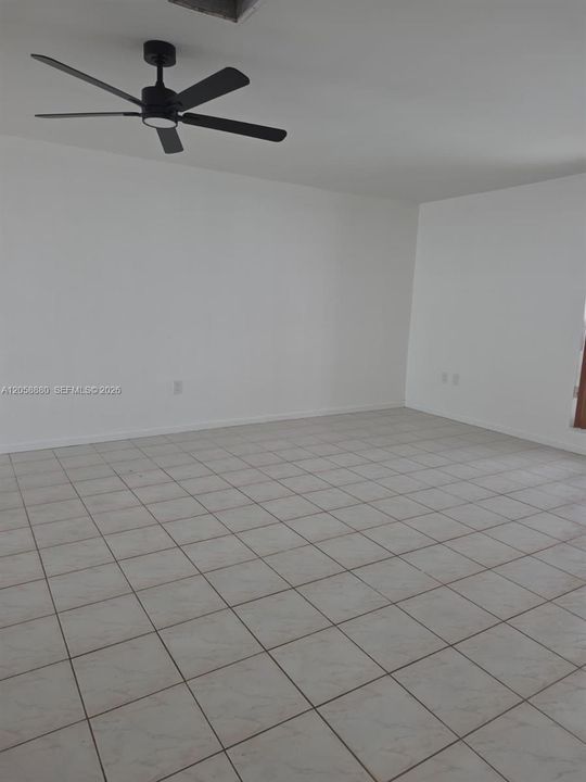 Activo con contrato: $3,800 (3 camas, 2 baños, 1520 Pies cuadrados)