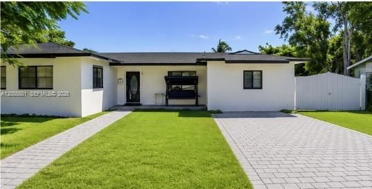 En Venta: $695,000 (4 camas, 3 baños, 1960 Pies cuadrados)