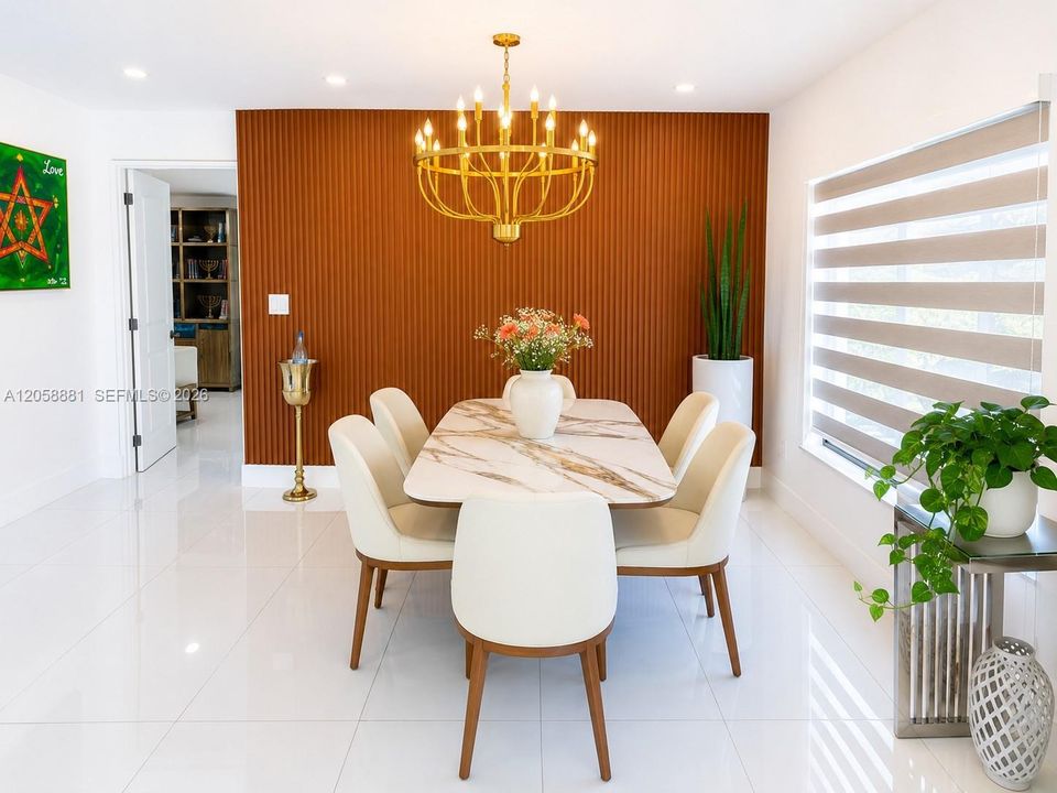 En Venta: $695,000 (4 camas, 3 baños, 1960 Pies cuadrados)