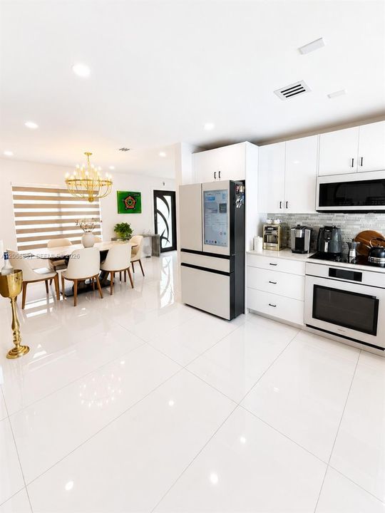 En Venta: $695,000 (4 camas, 3 baños, 1960 Pies cuadrados)