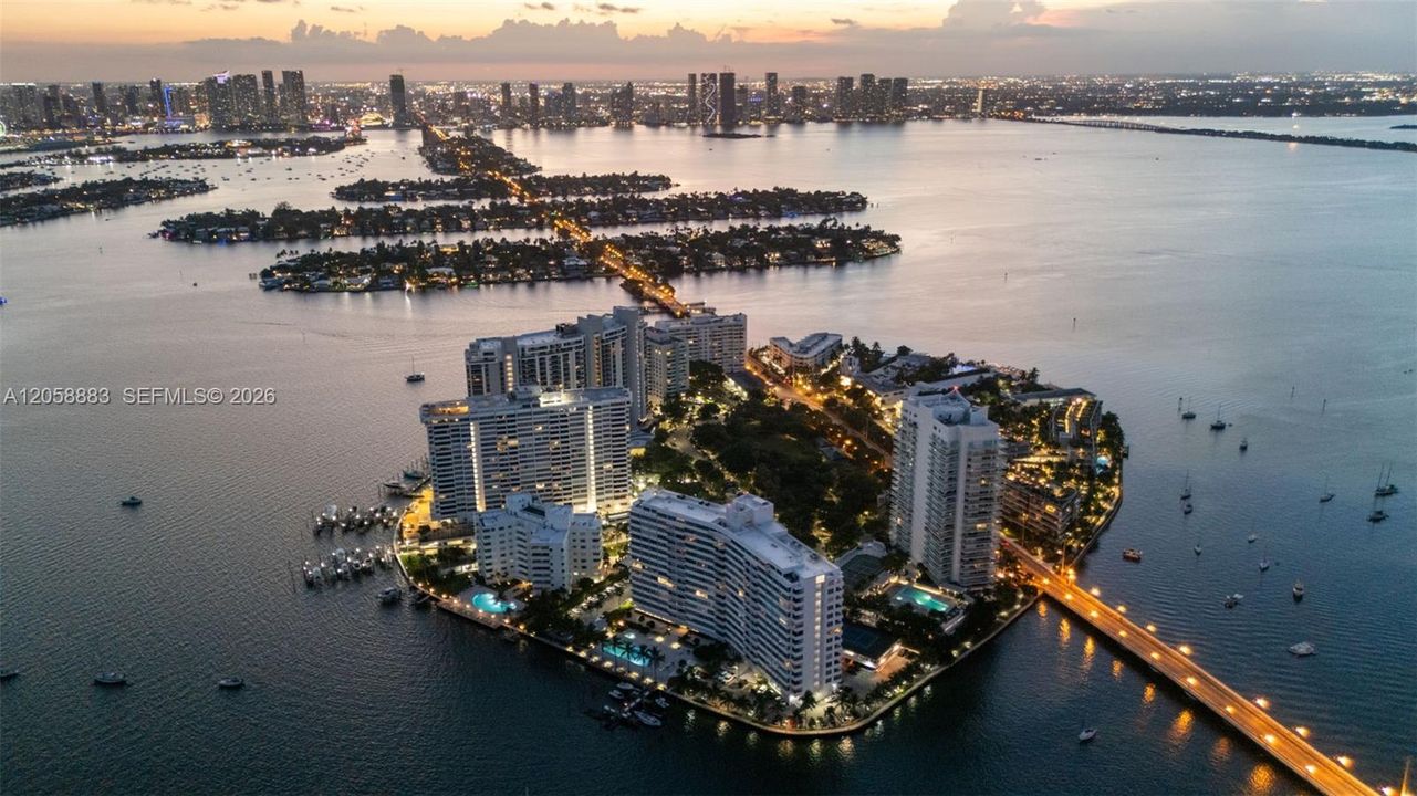 На продажу: $495,888 (1 спален, 1 ванн, 858 Квадратных фут)