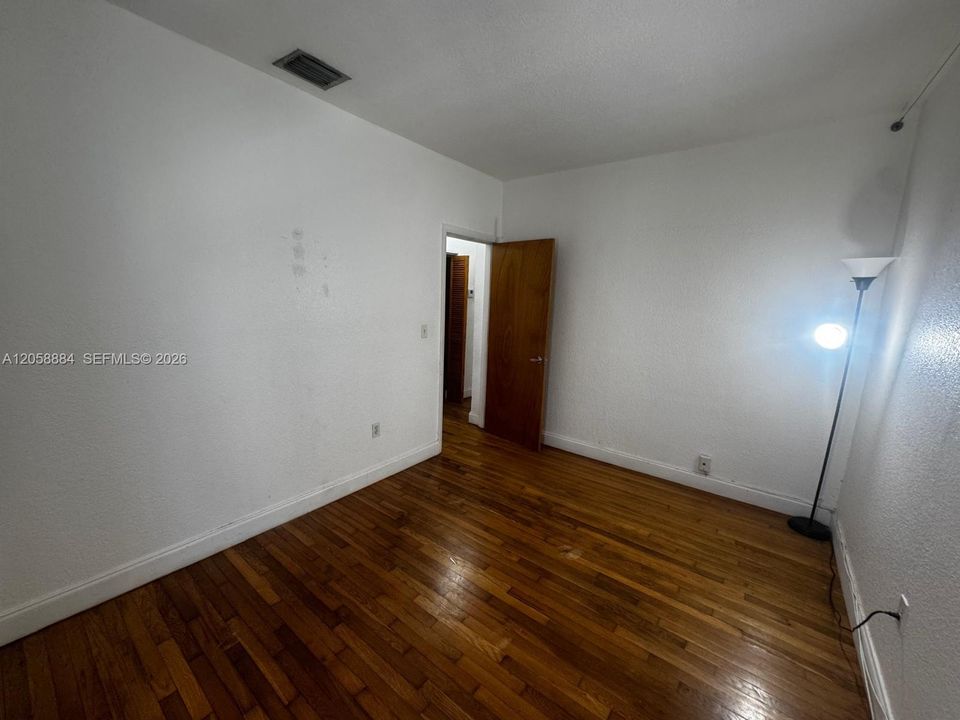 For Sale: $245,000 (1 beds, 1 baths, 543 Square Feet)