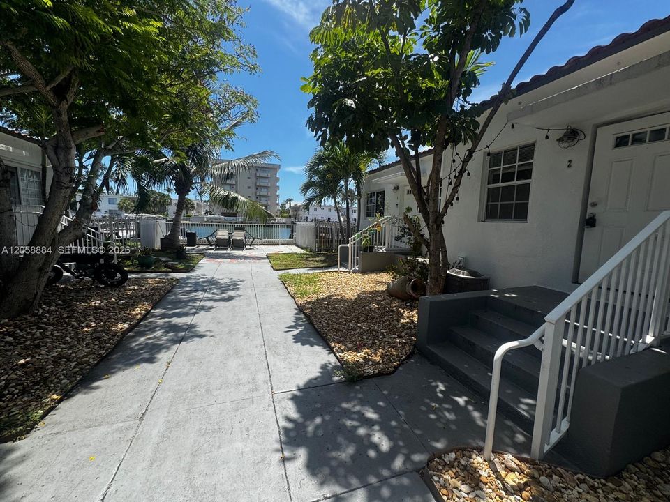 For Sale: $245,000 (1 beds, 1 baths, 543 Square Feet)
