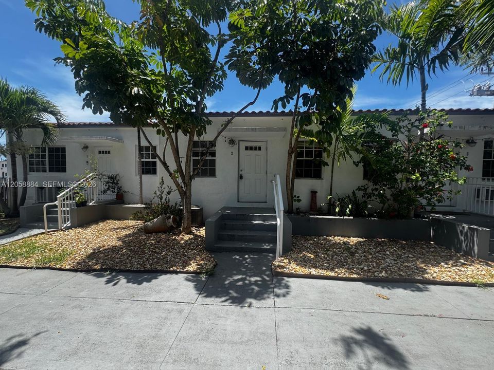 For Sale: $245,000 (1 beds, 1 baths, 543 Square Feet)