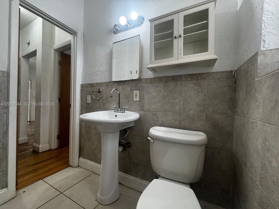 For Sale: $245,000 (1 beds, 1 baths, 543 Square Feet)