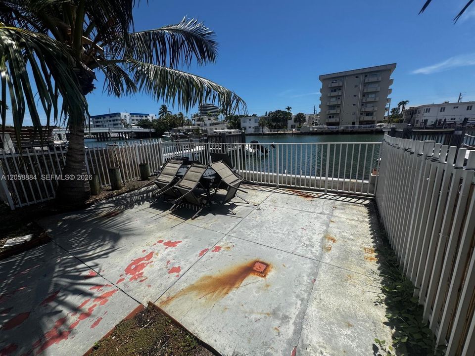 For Sale: $245,000 (1 beds, 1 baths, 543 Square Feet)
