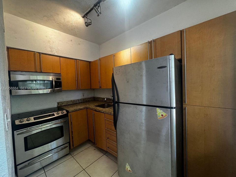 For Sale: $245,000 (1 beds, 1 baths, 543 Square Feet)